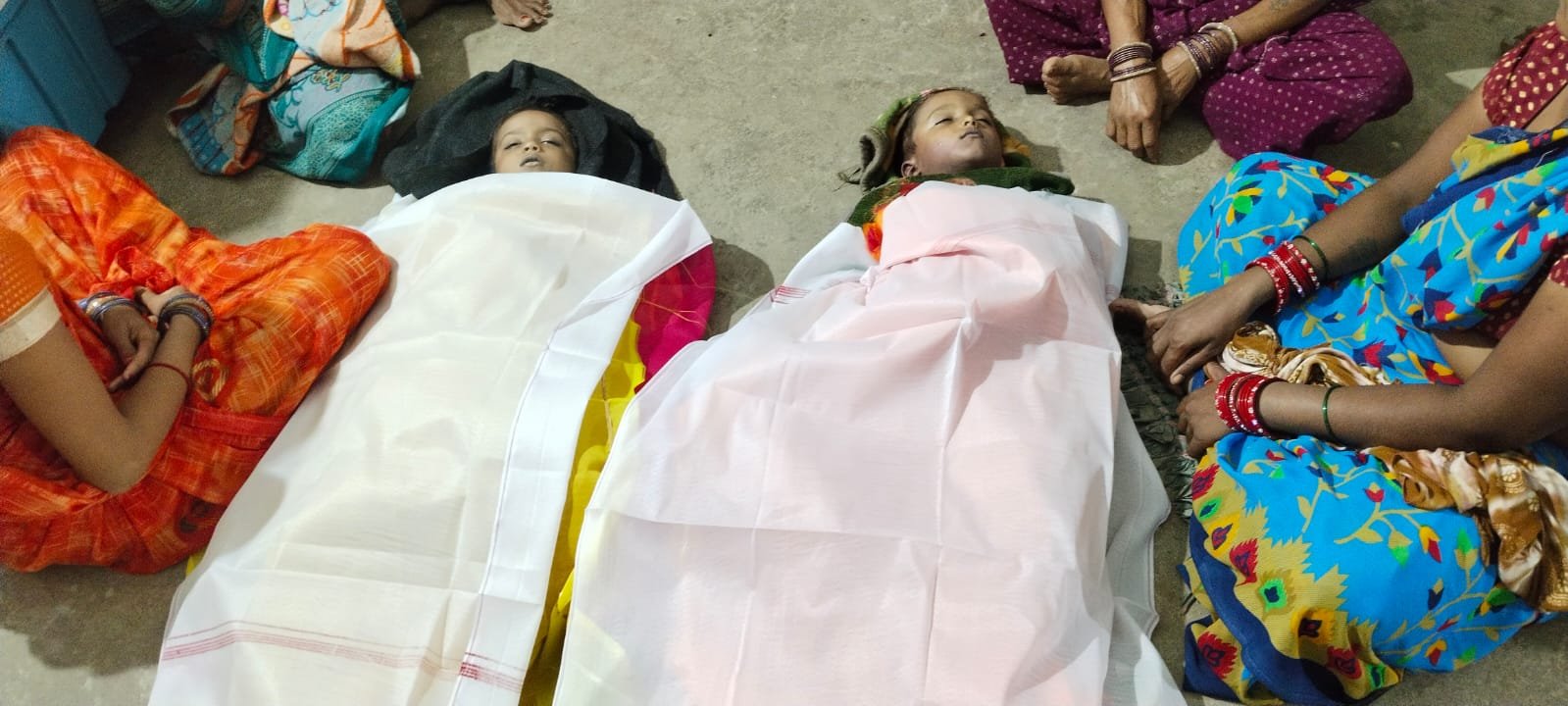 गरियाबंद: कचरा गड्ढे में डूबने से दो मासूम बच्चों की दर्दनाक मौत, गांव में पसरा मातम
