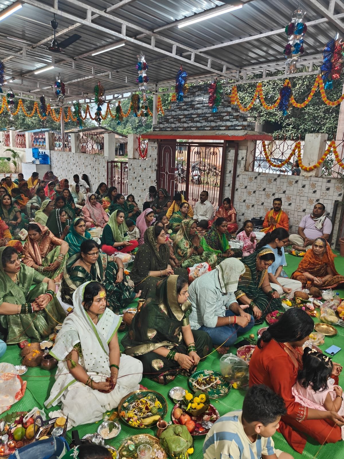 || सावन के प्रथम सोमवार पर रेल्वे स्थित हनुमान मंदिर में 151 पार्थिव शिवलिंगों का सामूहिक रुद्राभिषेक संपन्न ||