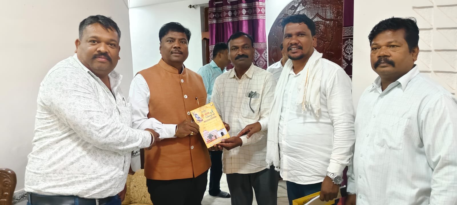 बस्तर यादव समाज ने श्रीकृष्ण जन्माष्टमी समारोह के लिए मंत्री केदार कश्यप को दिया निमंत्रण