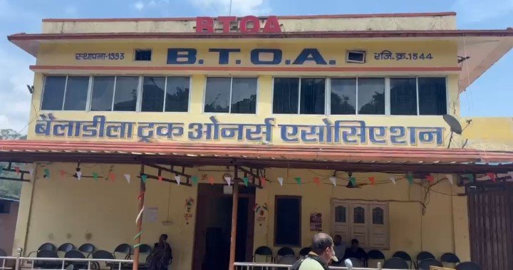 वोट सदस्यों का, वादे प्रत्याशियों के… चुनावी गहमागहमी के बीच फिर उठे पुराने सवाल चुनाव आते ही याद आए ट्रक मालिक, जीत के बाद क्यों भूल जाते हैं वादे?
