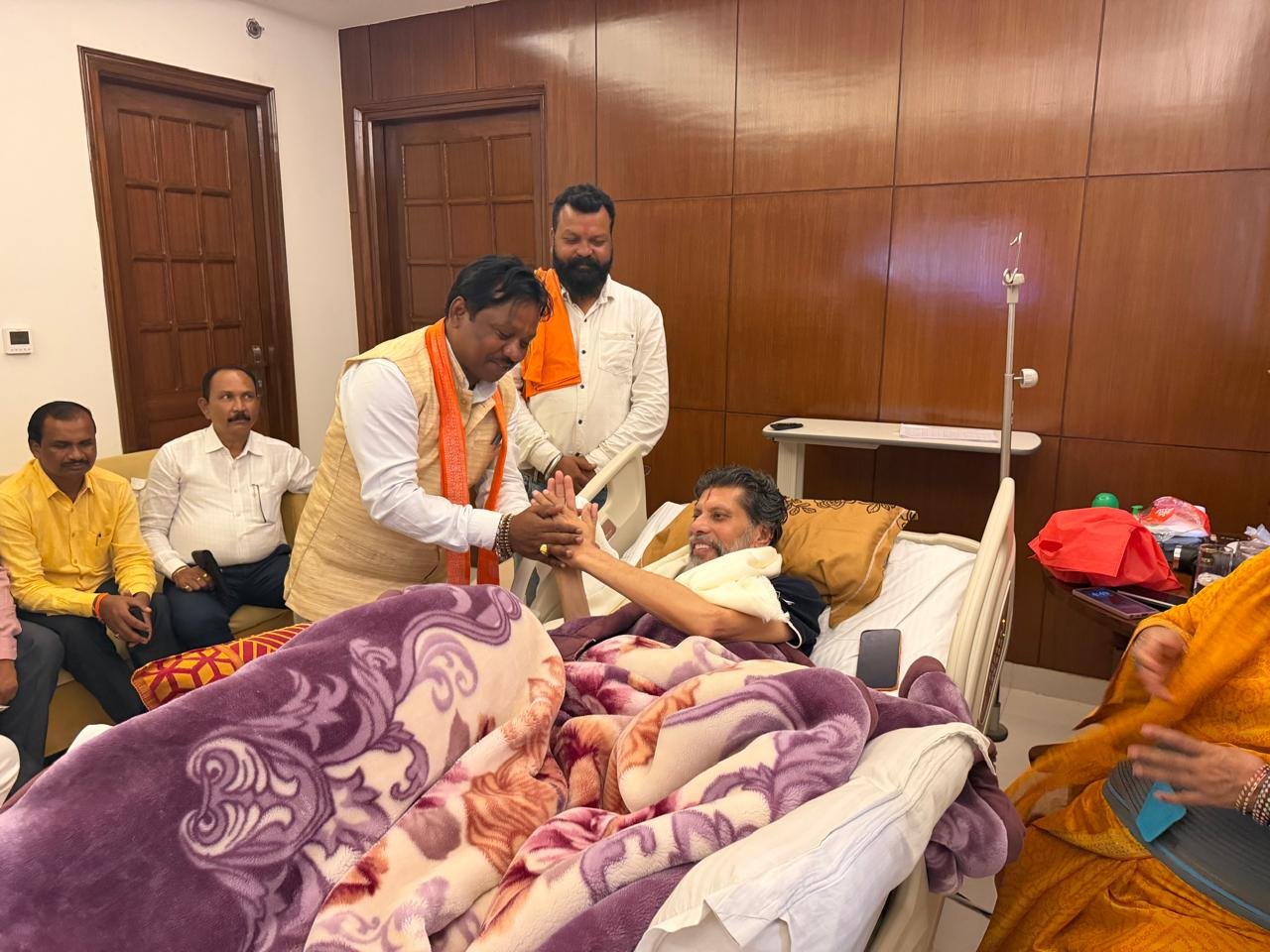 || दिल्ली में प्रदेश अध्यक्ष किरण सिंह देव से मिले बस्तर सांसद महेश कश्यप,जाना स्वास्थ्य का हाल ||