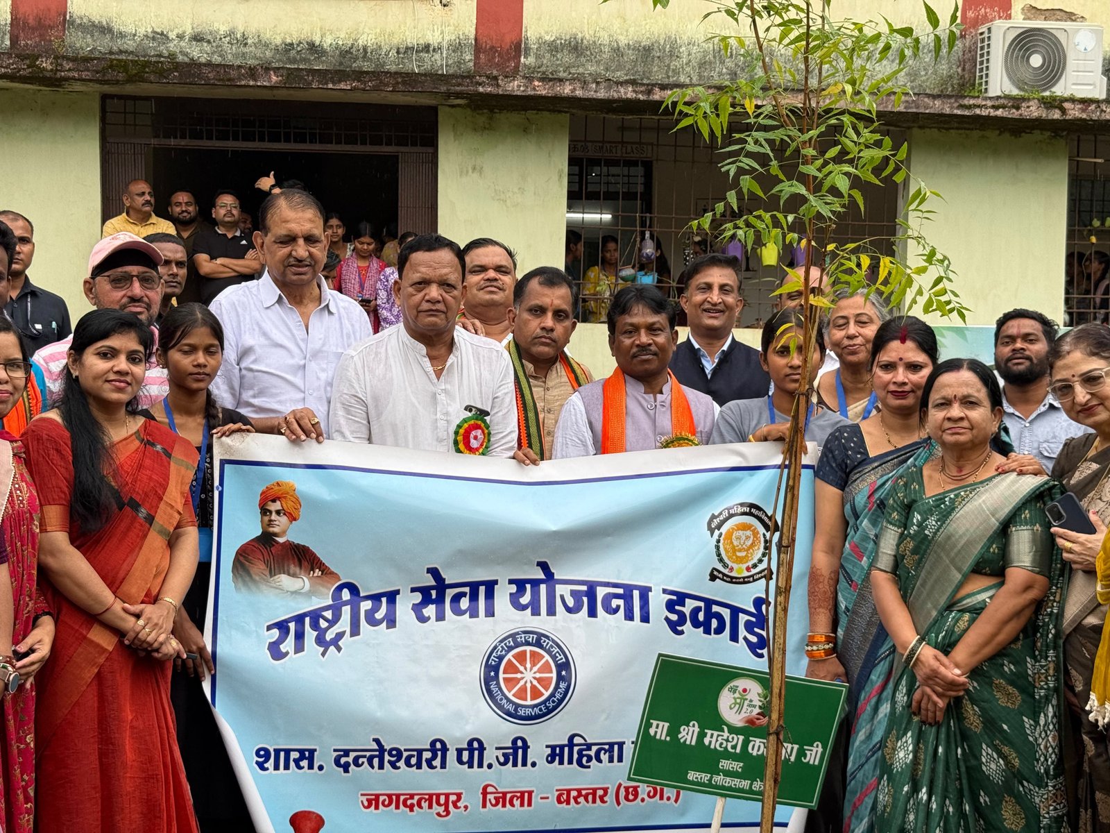 युवा शक्ति ही भारत का भविष्य - सांसद महेश भाजपा का सेवा संकल्प अभियान, पूर्वी नगर मण्डल द्वारा दंतेश्वरी महिला महाविद्यालय में एक पेड़ मां के नाम पौधरोपण संपन्न